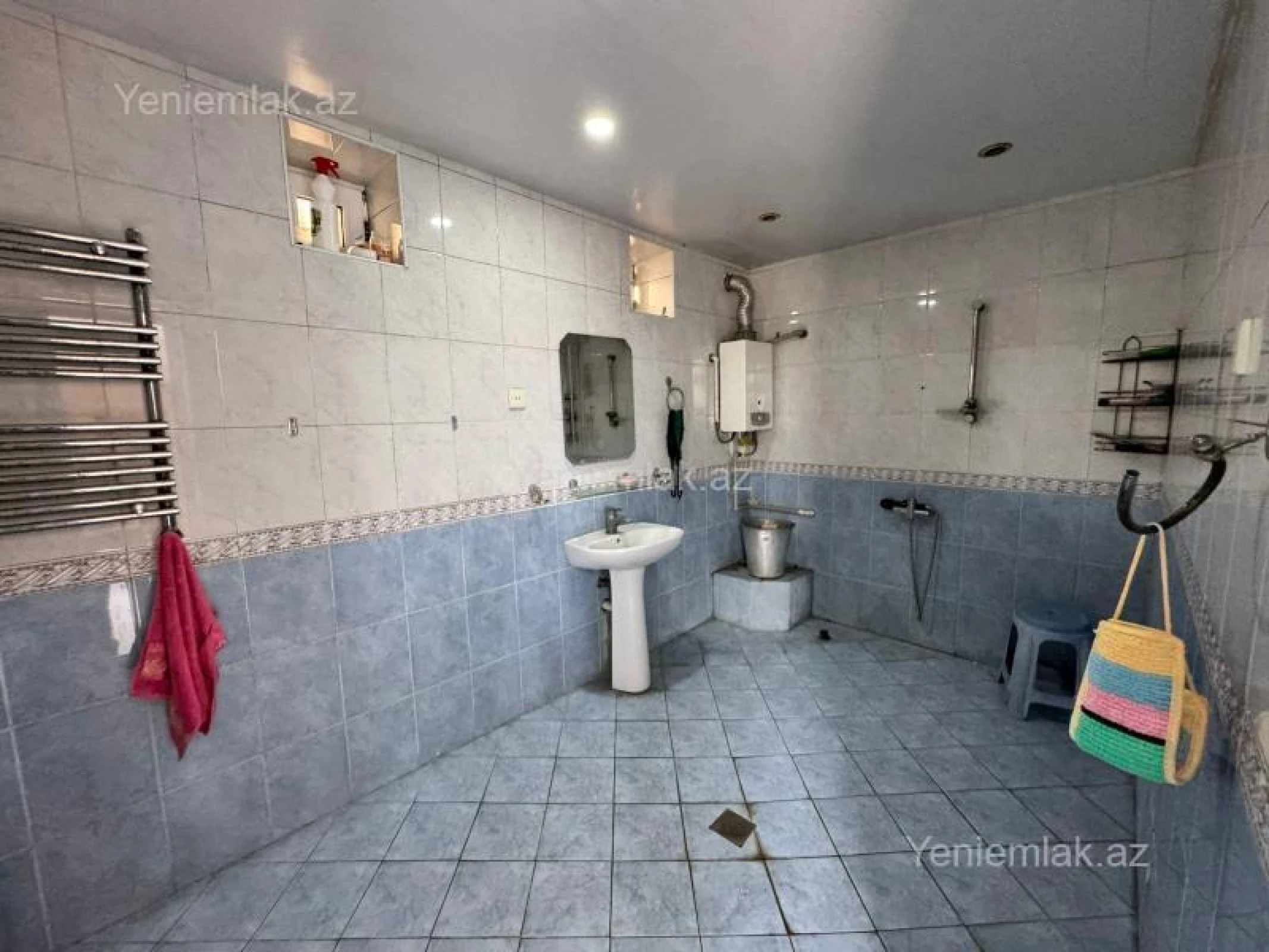 Satılır 6 otaqlı həyət evi 300 m²