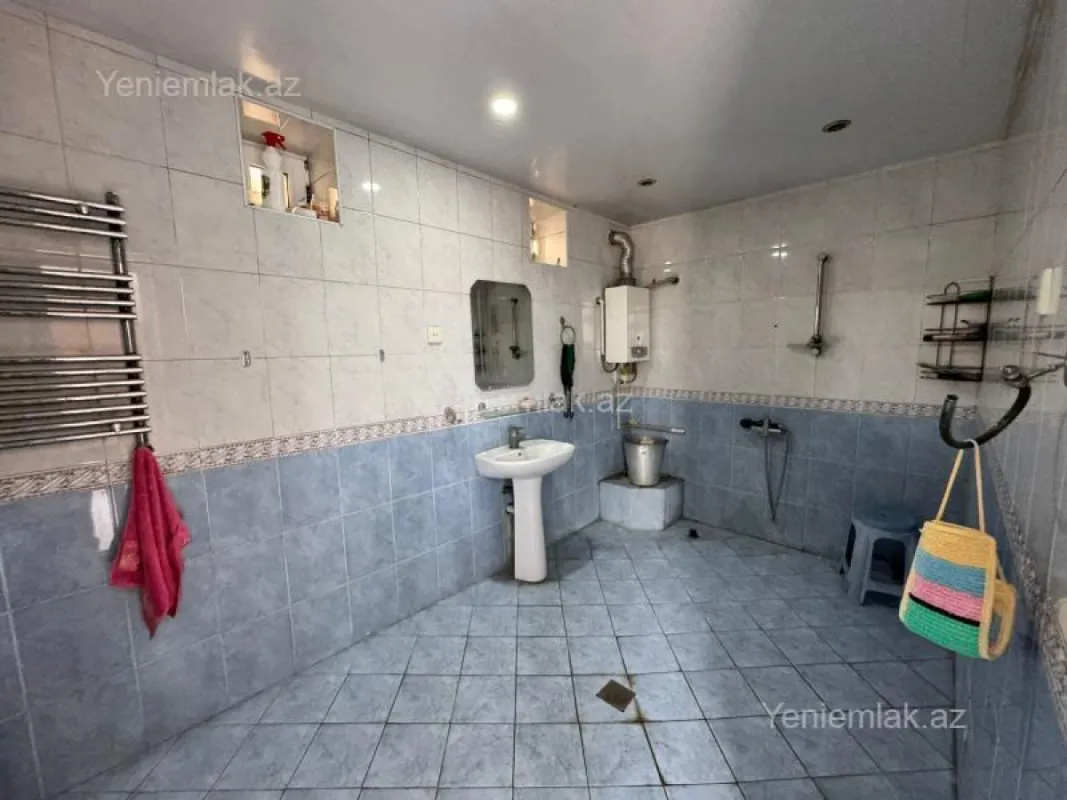 Satılır 6 otaqlı həyət evi 300 m²