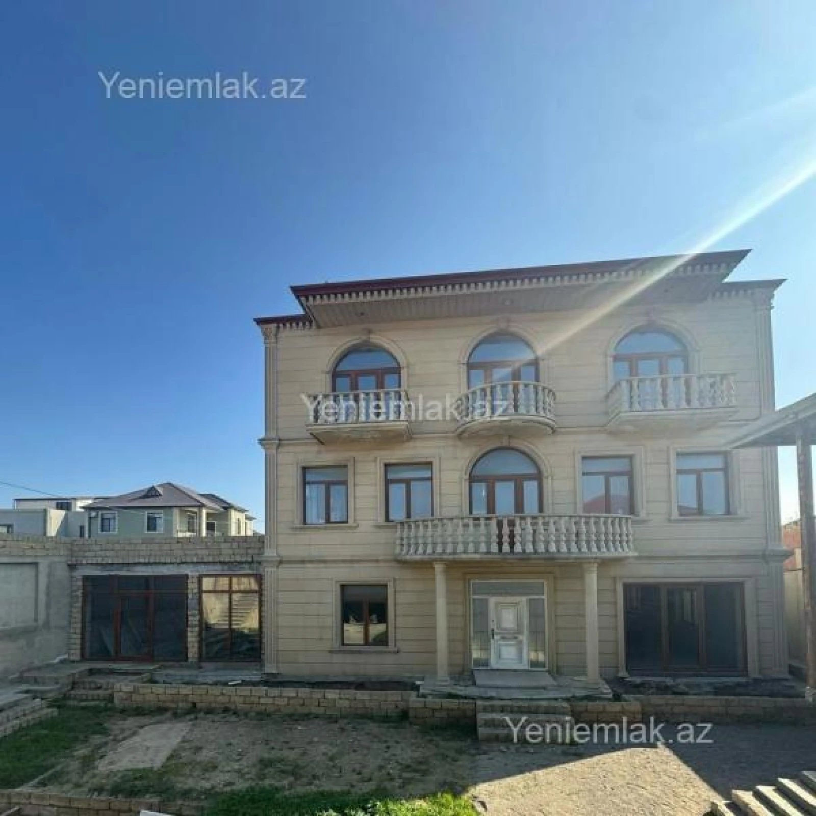 Satılır 11 otaqlı obyekt 840 m²