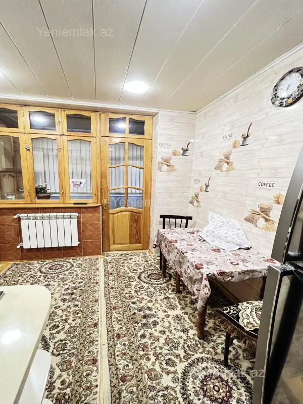 Satılır 4 otaqlı köhnə tikili 100 m²