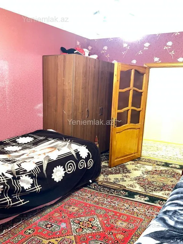 Satılır 4 otaqlı köhnə tikili 100 m²