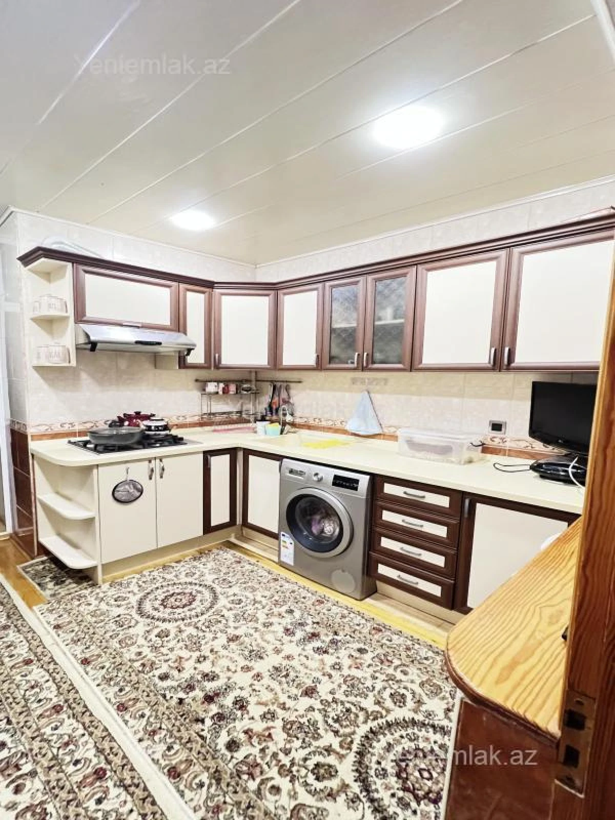 Satılır 4 otaqlı köhnə tikili 100 m²