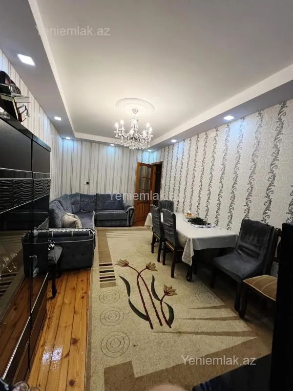 Satılır 4 otaqlı köhnə tikili 100 m²