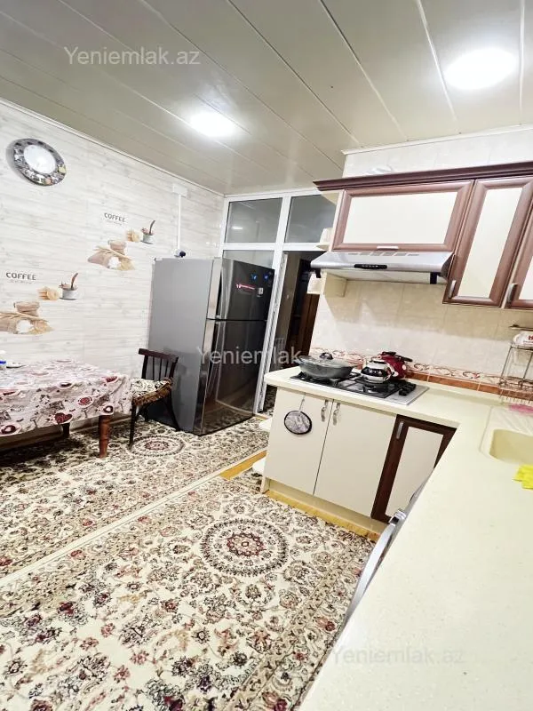 Satılır 4 otaqlı köhnə tikili 100 m²