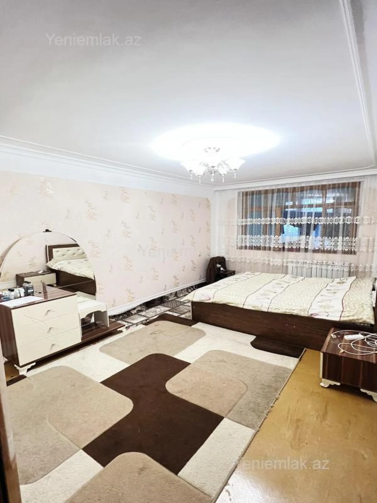 Satılır 4 otaqlı köhnə tikili 100 m²