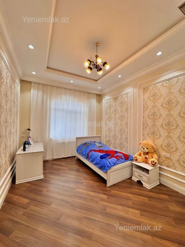 Satılır 7 otaqlı həyət evi 450 m²