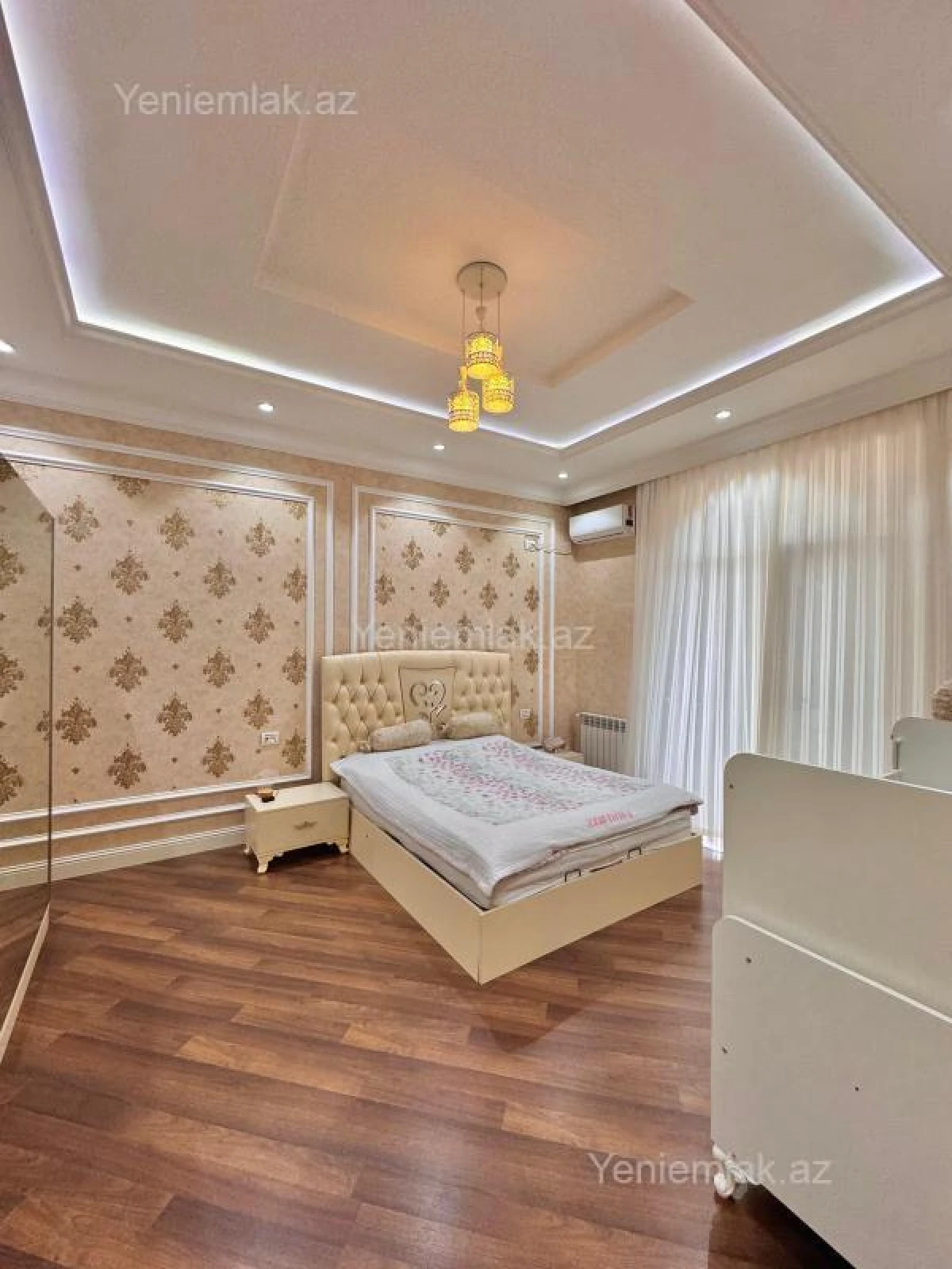 Satılır 7 otaqlı həyət evi 450 m²