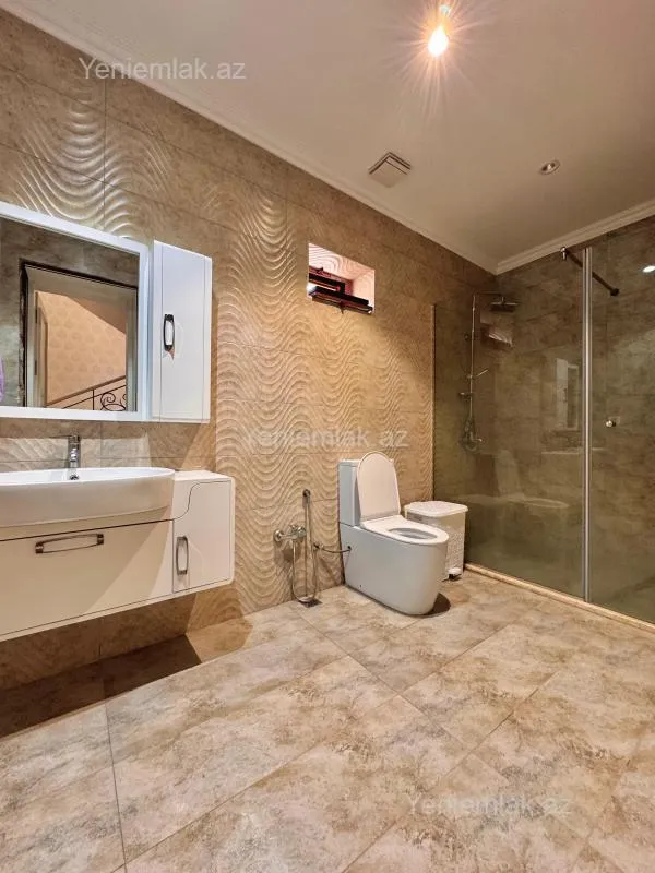 Satılır 7 otaqlı həyət evi 450 m²