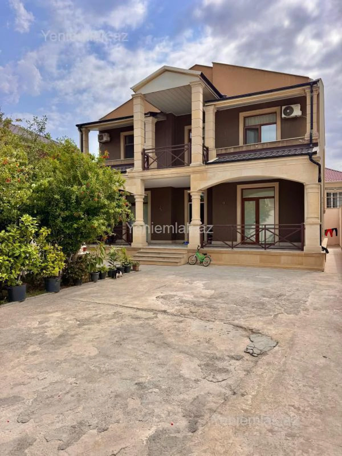 Satılır 7 otaqlı həyət evi 450 m²