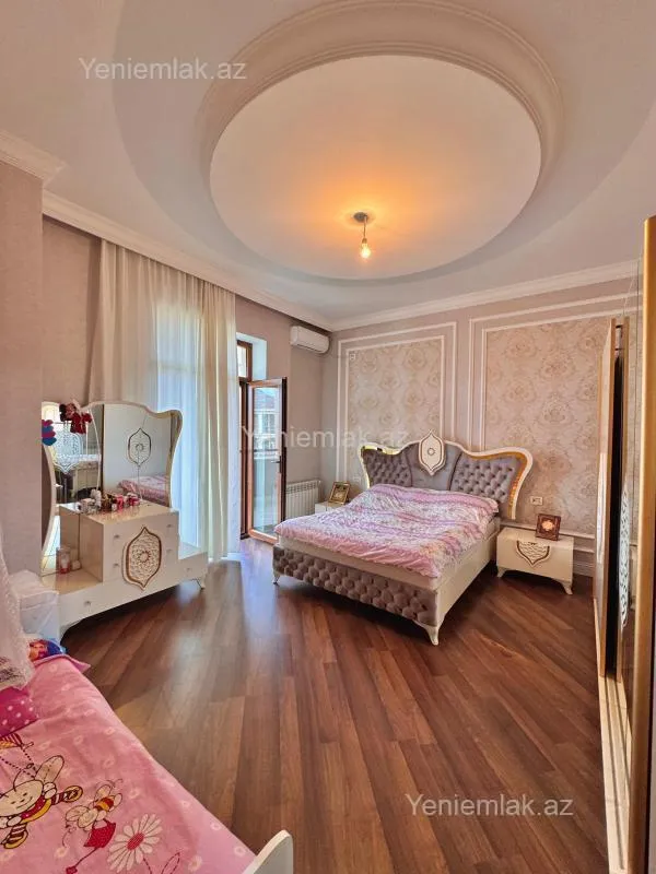 Satılır 7 otaqlı həyət evi 450 m²