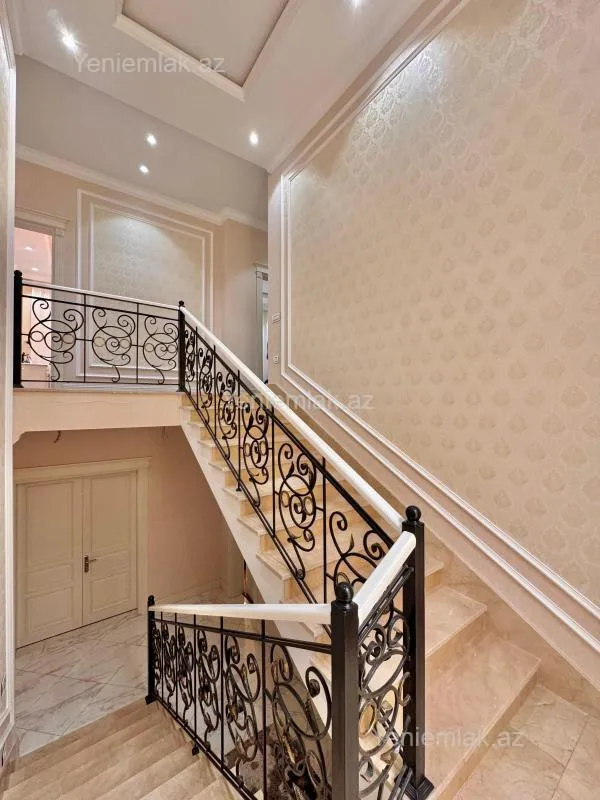 Satılır 7 otaqlı həyət evi 450 m²