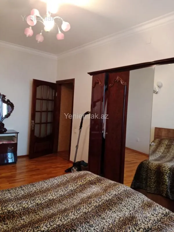 Satılır 5 otaqlı köhnə tikili 120 m²
