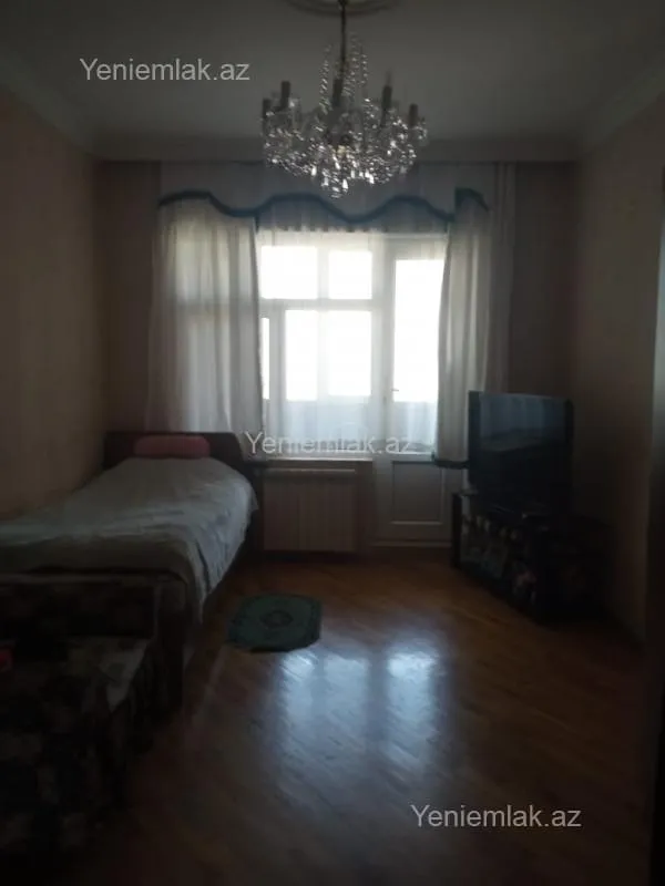 Satılır 5 otaqlı köhnə tikili 120 m²