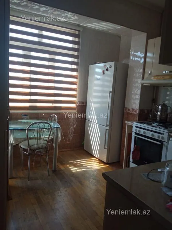 Satılır 5 otaqlı köhnə tikili 120 m²