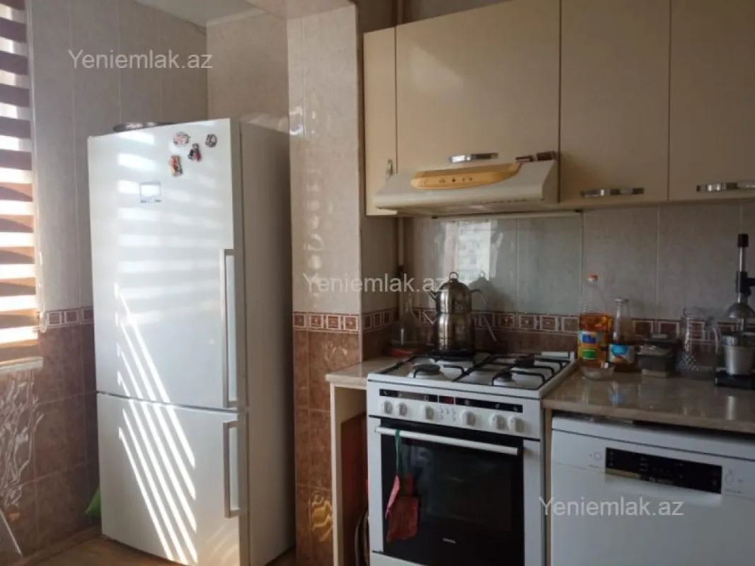 Satılır 5 otaqlı köhnə tikili 120 m²