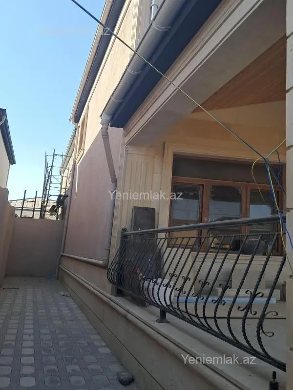 Satılır 6 otaqlı həyət evi 240 m²
