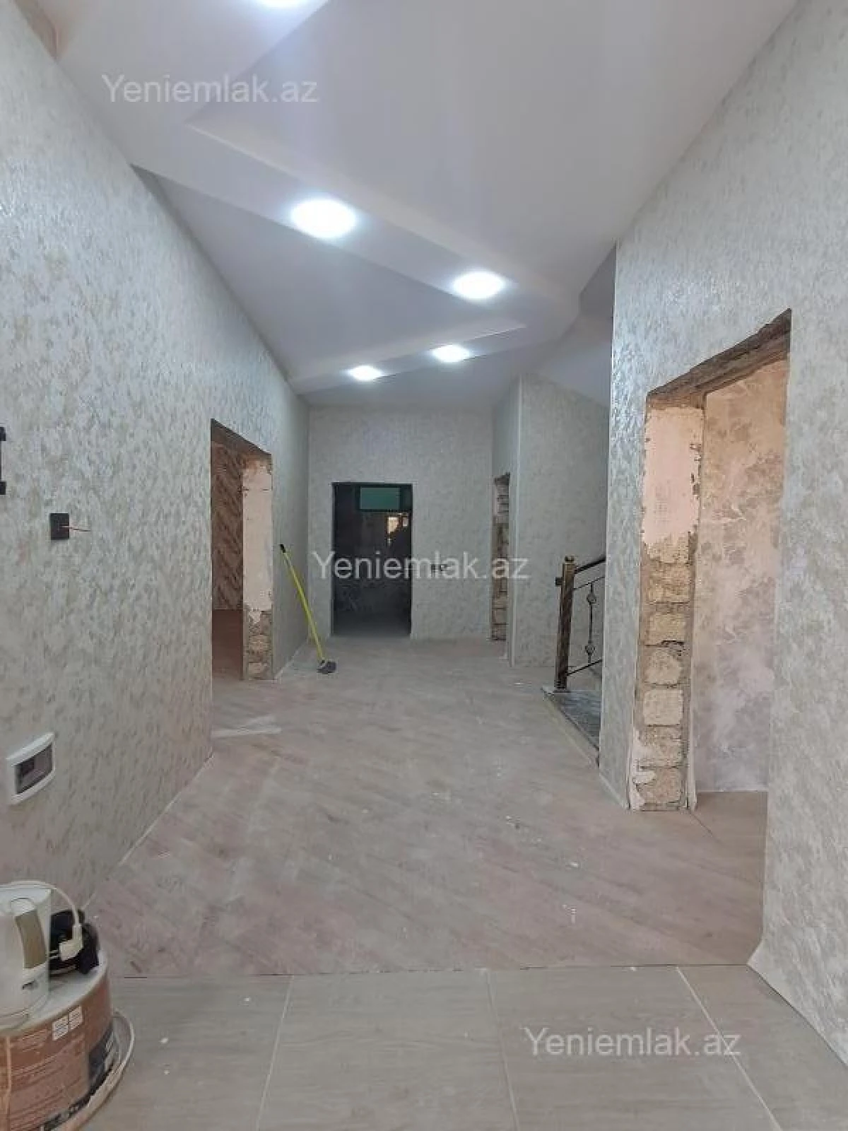 Satılır 6 otaqlı həyət evi 240 m²