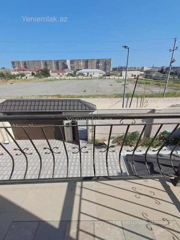 Satılır 6 otaqlı həyət evi 240 m²