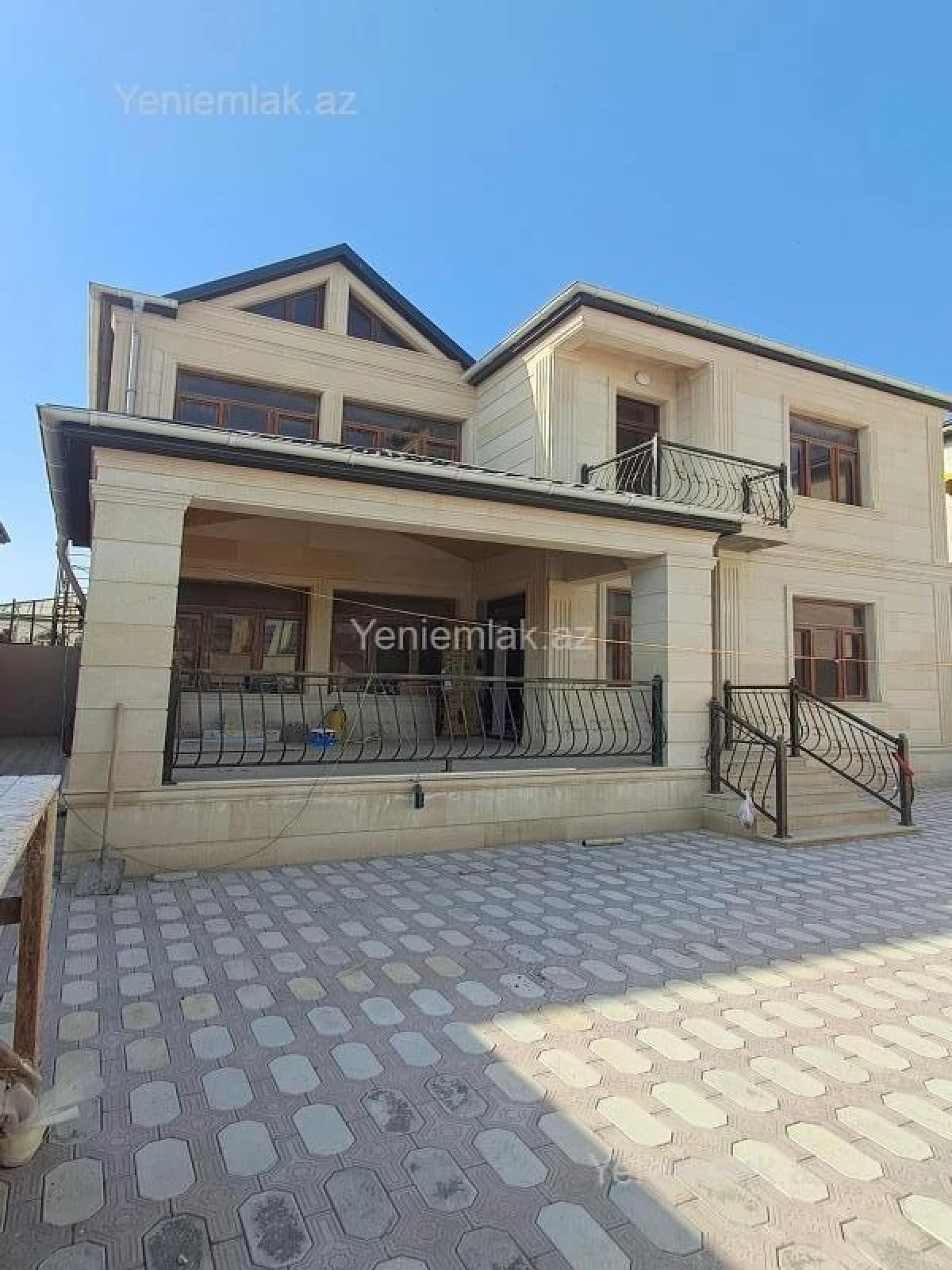 Satılır 6 otaqlı həyət evi 240 m²