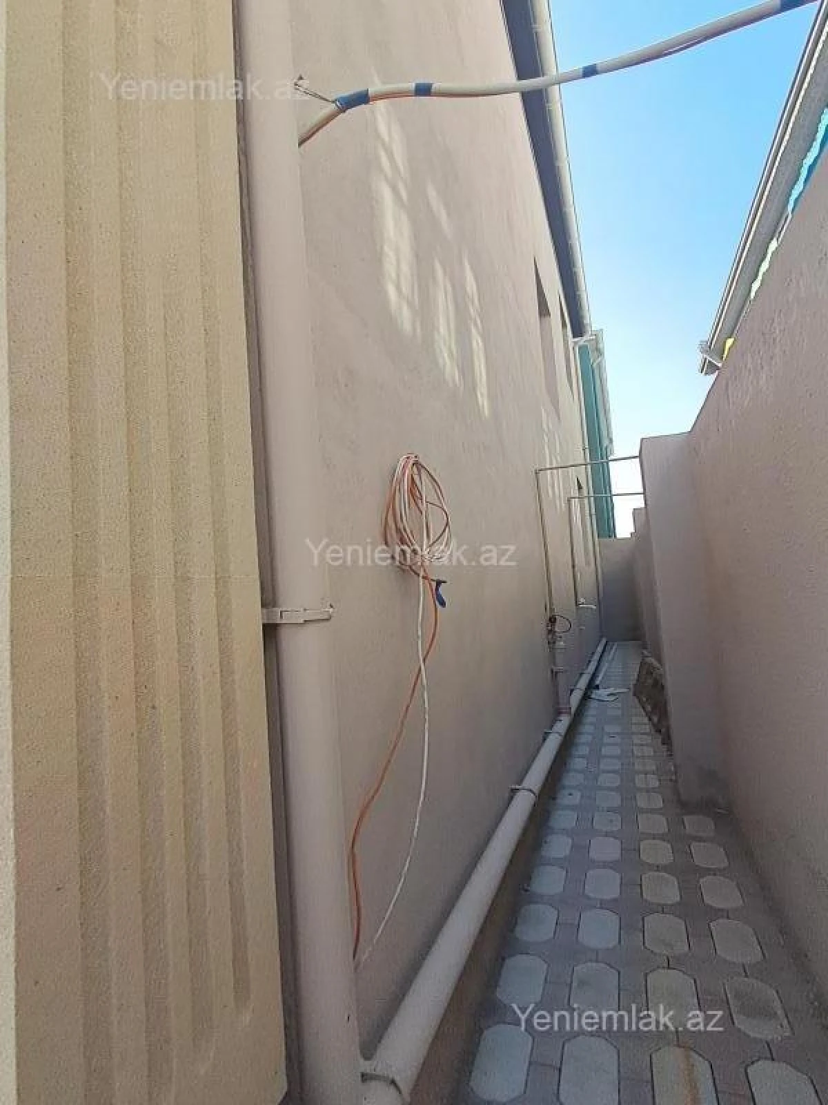 Satılır 6 otaqlı həyət evi 240 m²