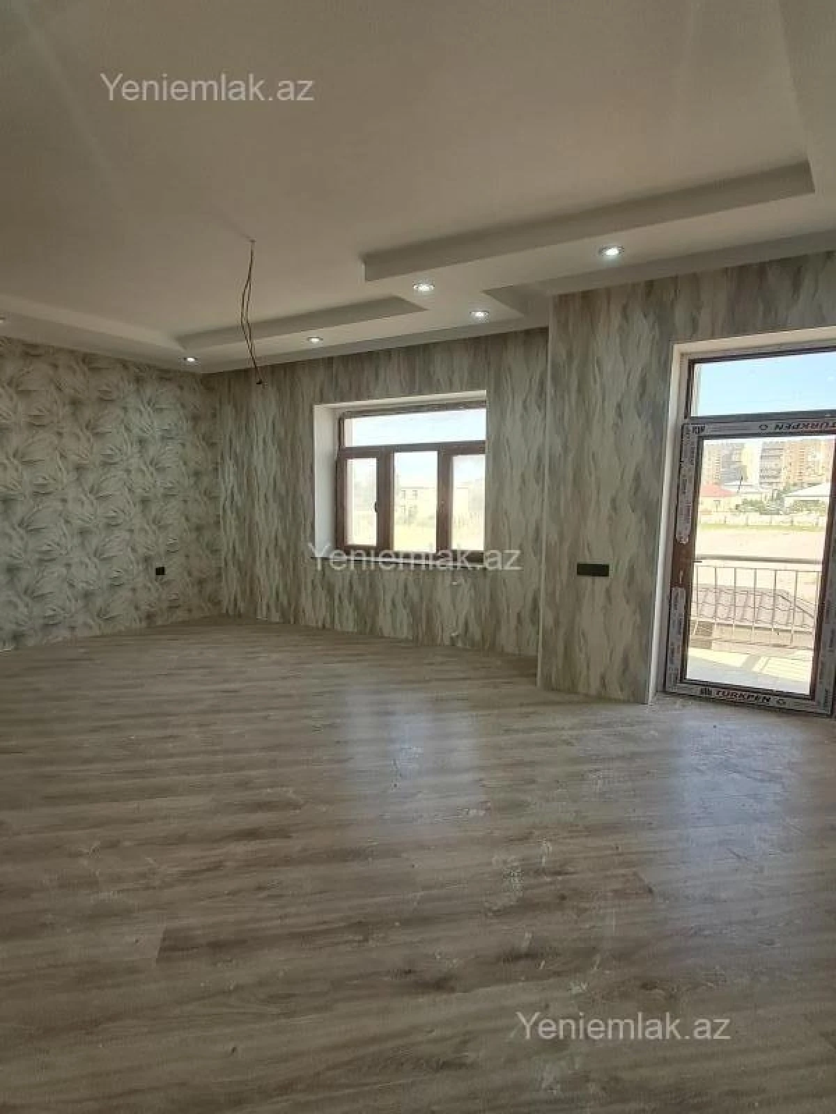 Satılır 6 otaqlı həyət evi 240 m²