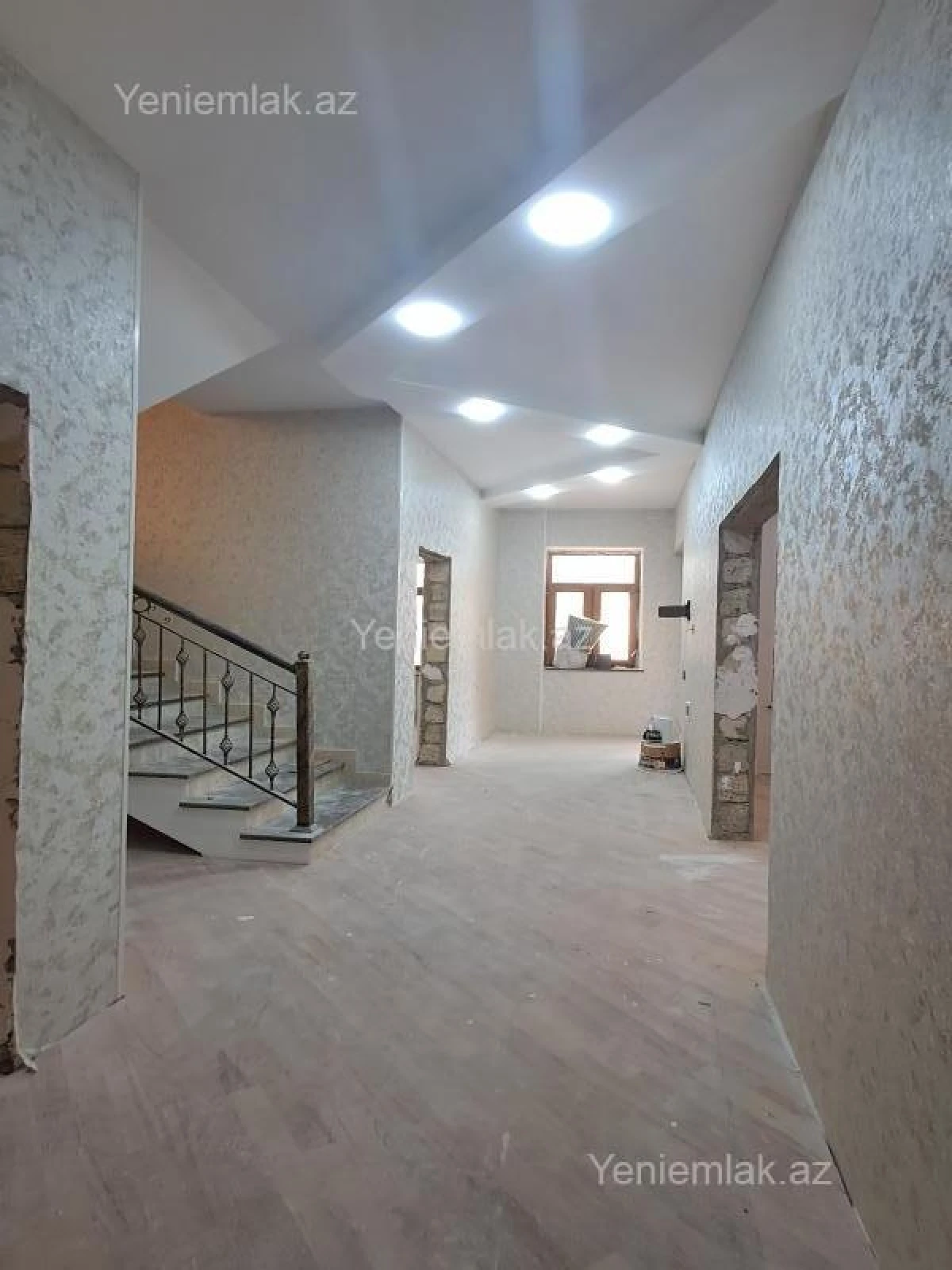 Satılır 6 otaqlı həyət evi 240 m²