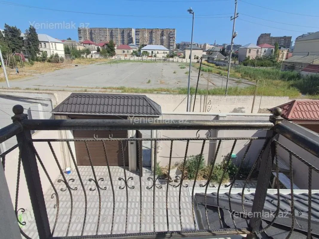 Satılır 6 otaqlı həyət evi 240 m²