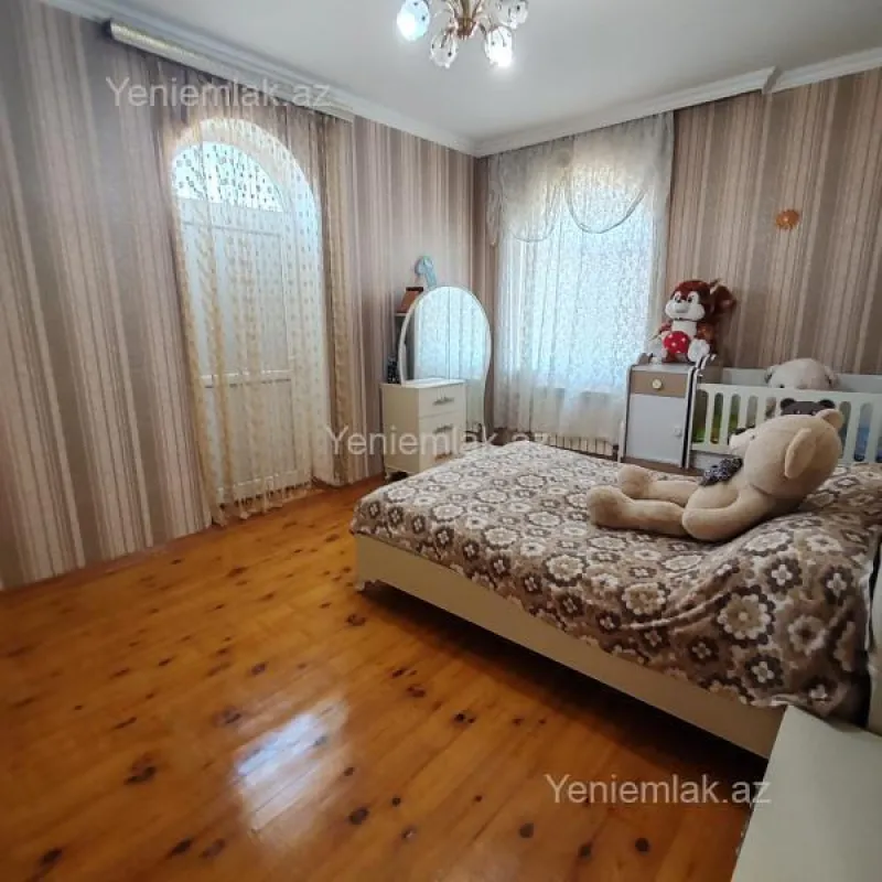 Satılır 4 otaqlı həyət evi 200 m²