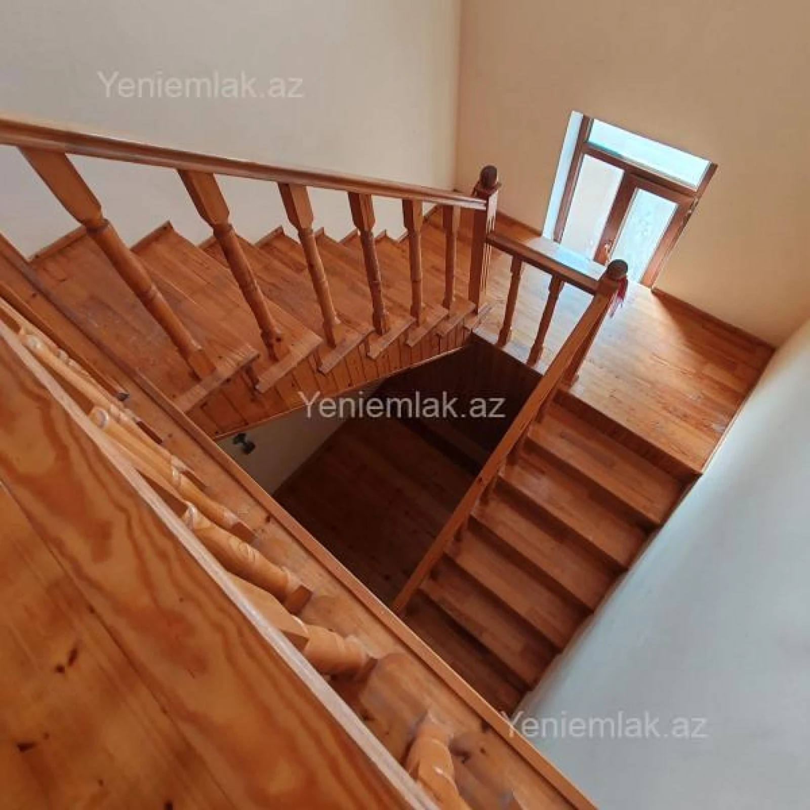 Satılır 4 otaqlı həyət evi 200 m²