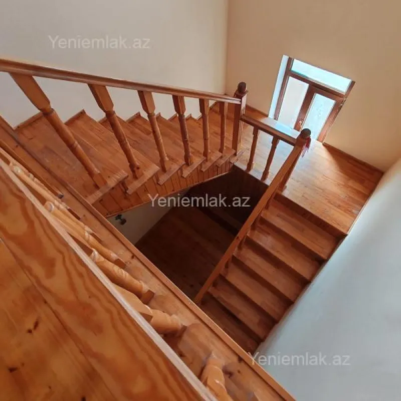 Satılır 4 otaqlı həyət evi 200 m²