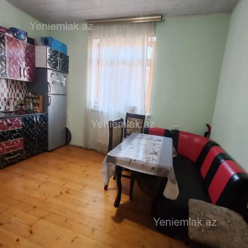Satılır 4 otaqlı həyət evi 200 m²