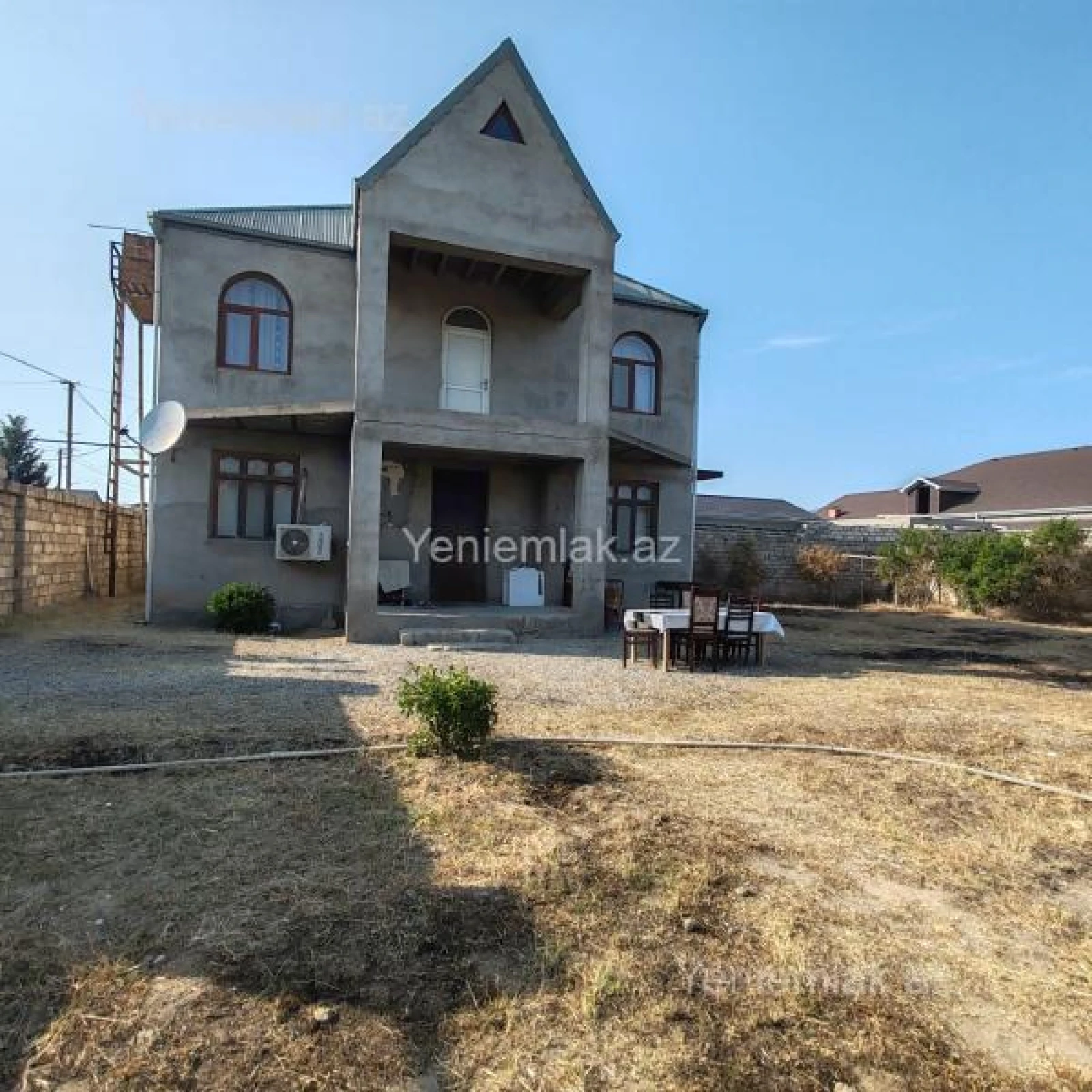 Satılır 4 otaqlı həyət evi 200 m²
