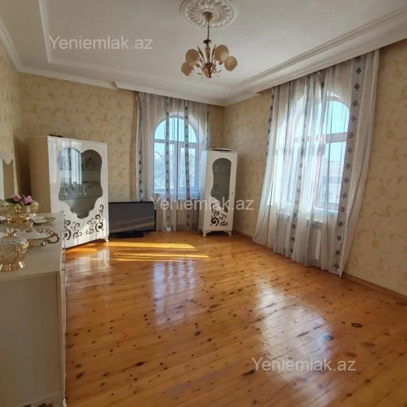 Satılır 4 otaqlı həyət evi 200 m²
