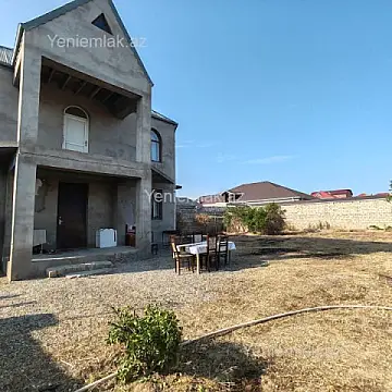 Satılır 4 otaqlı həyət evi 200 m²