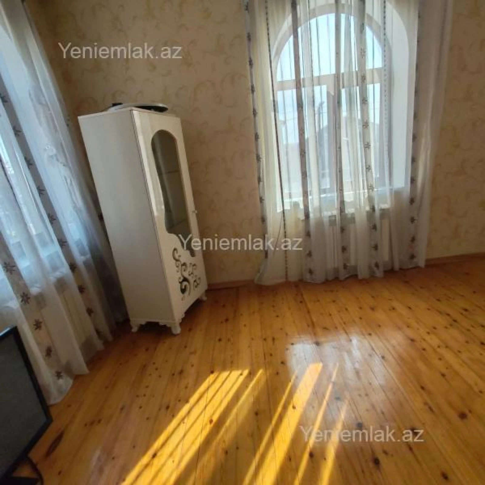 Satılır 4 otaqlı həyət evi 200 m²