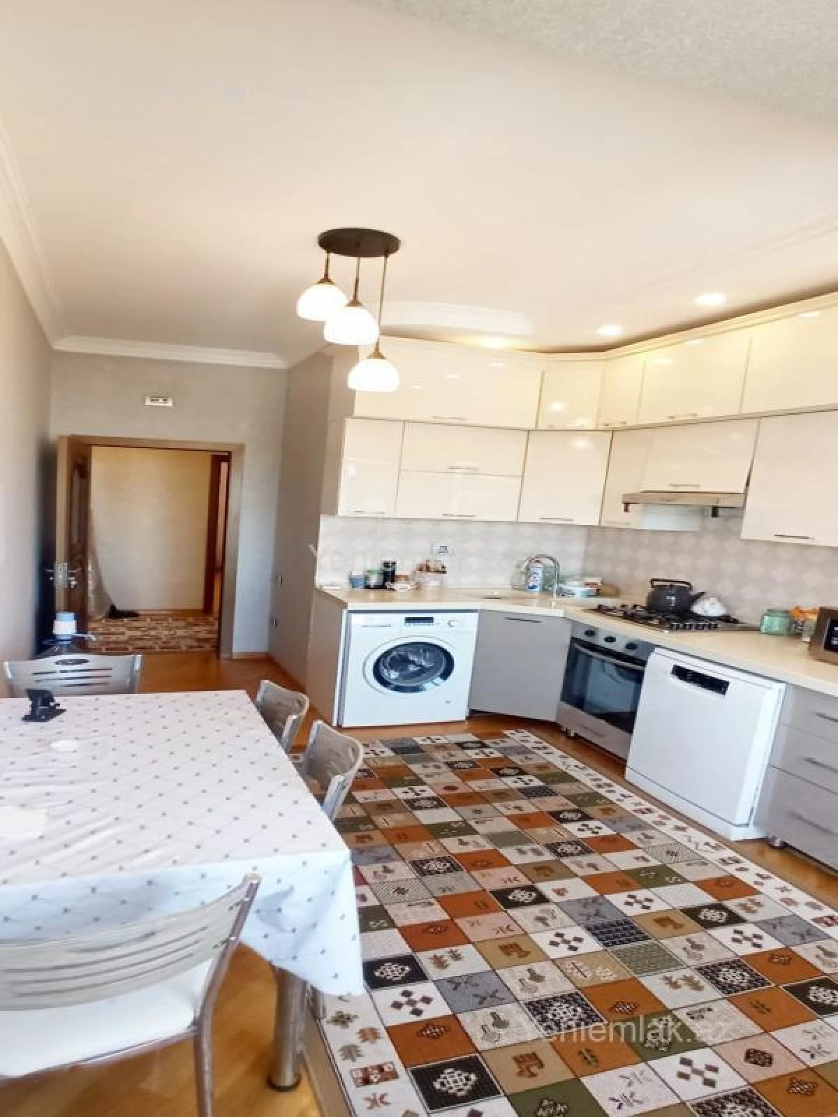 Satılır 3 otaqlı yeni tikili 100 m²