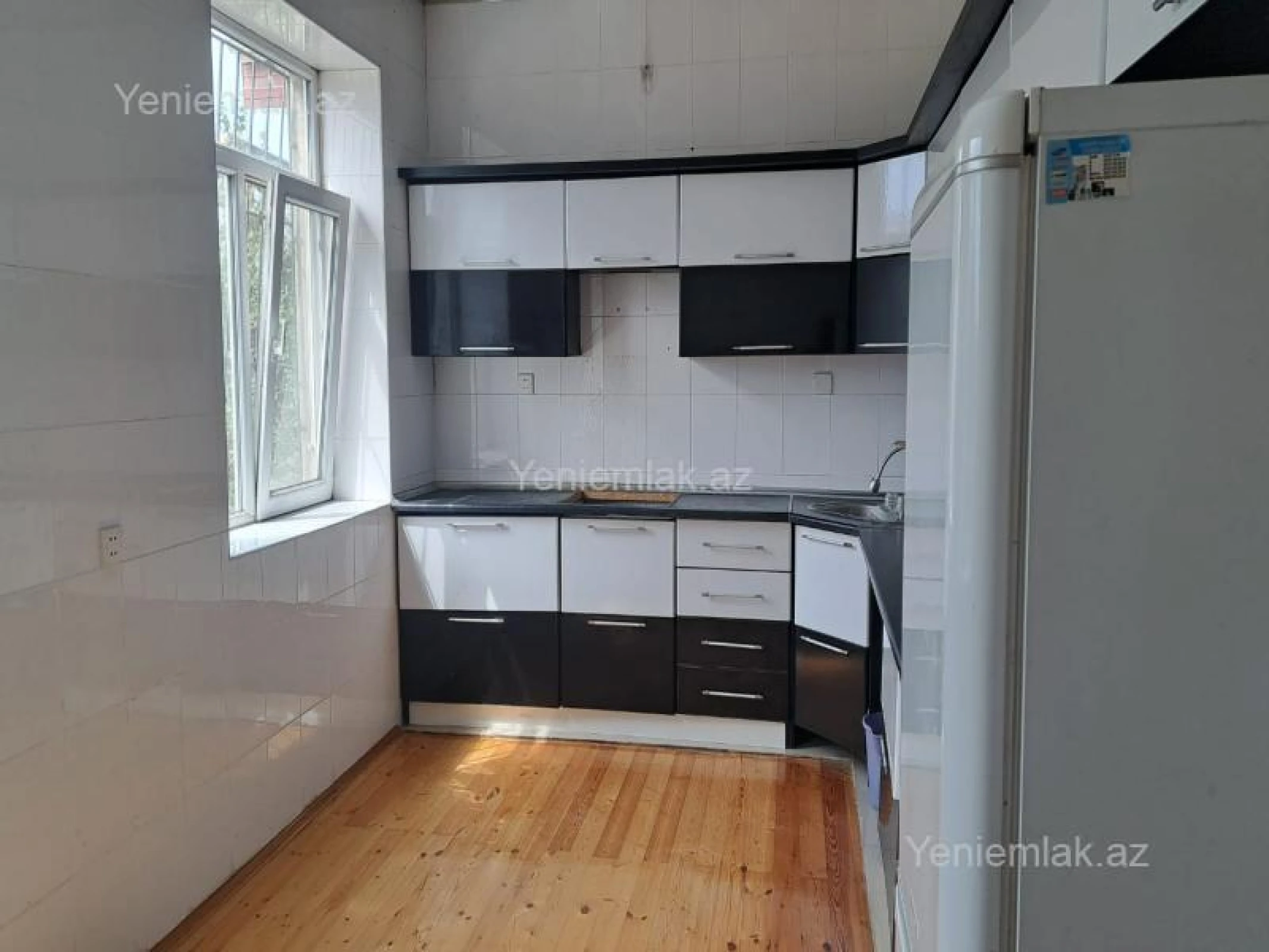 Satılır 6 otaqlı həyət evi 300 m²