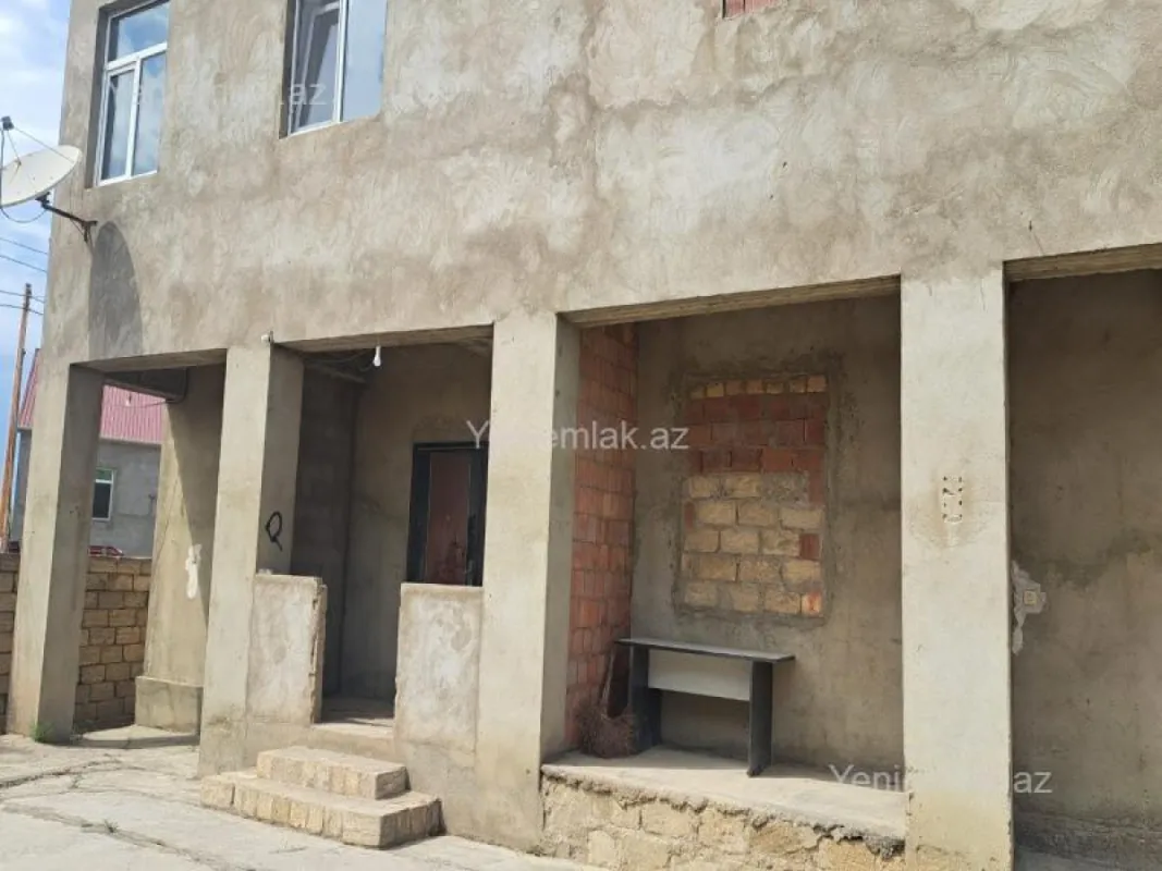 Satılır 6 otaqlı həyət evi 300 m²