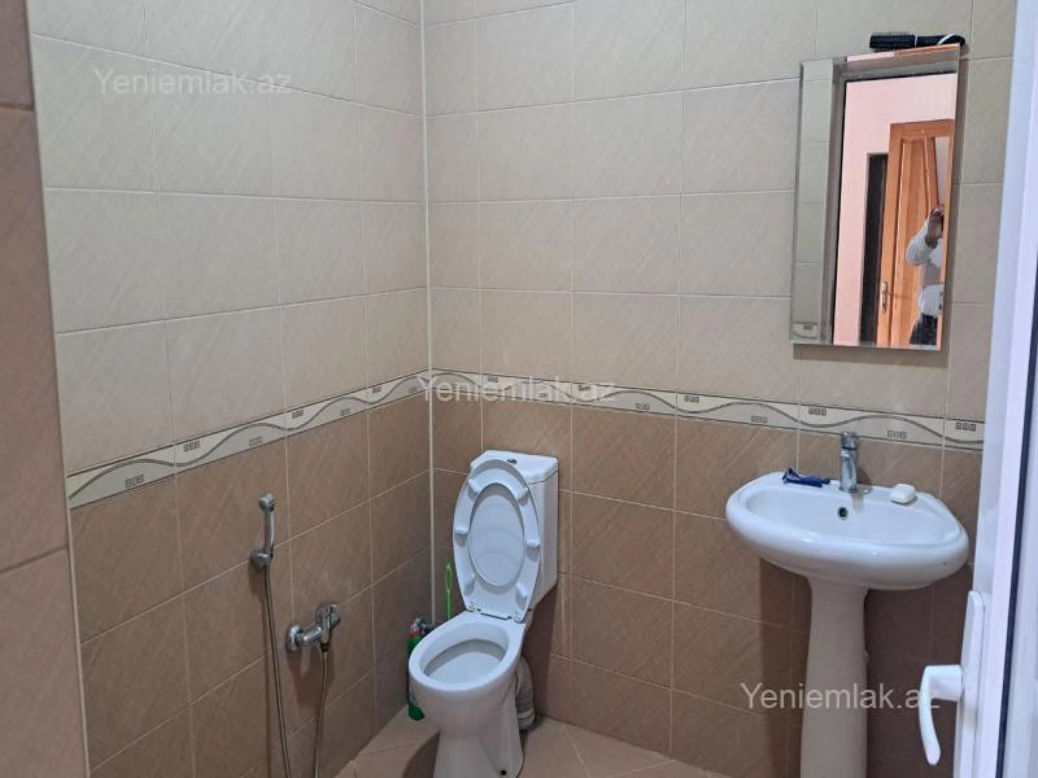 Satılır 6 otaqlı həyət evi 300 m²