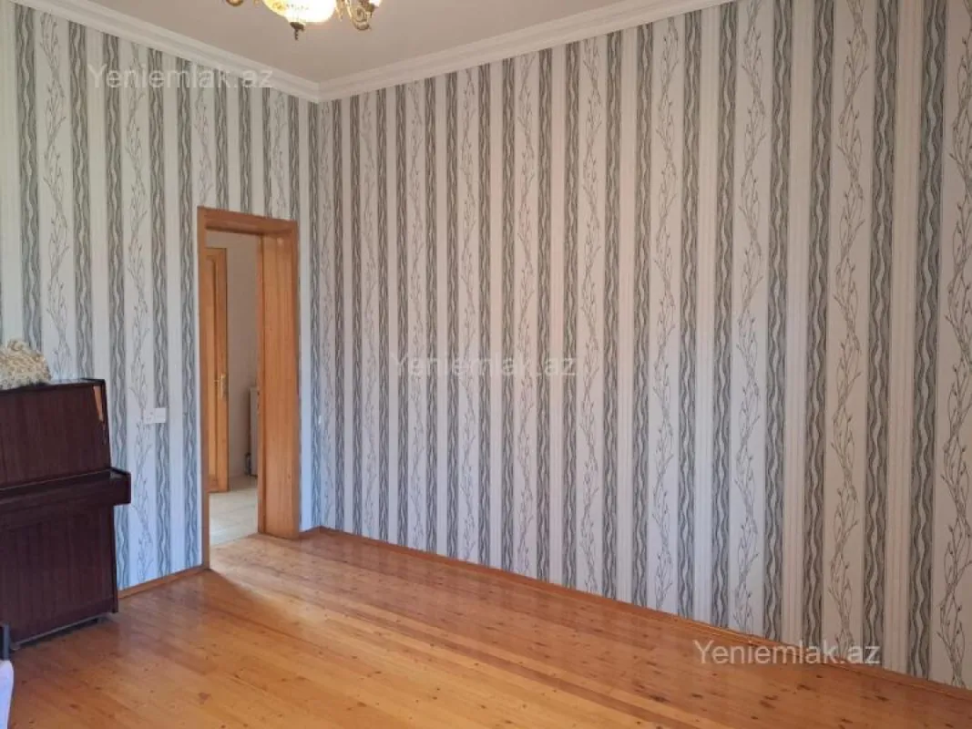 Satılır 6 otaqlı həyət evi 300 m²
