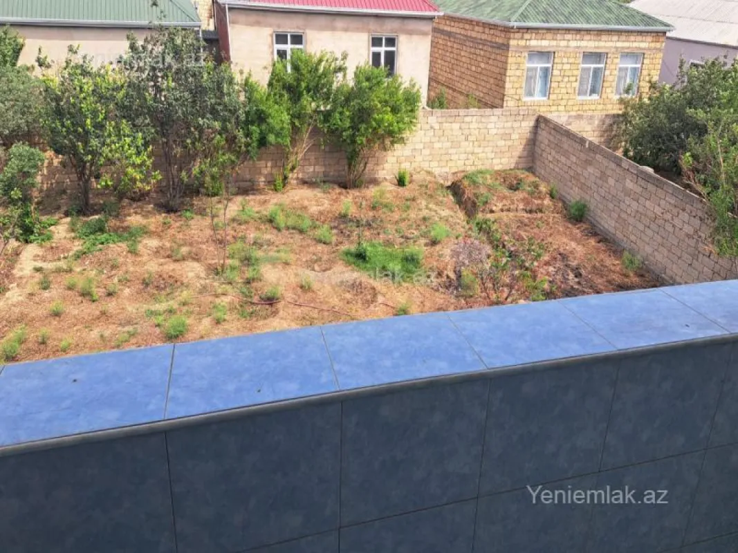 Satılır 6 otaqlı həyət evi 300 m²