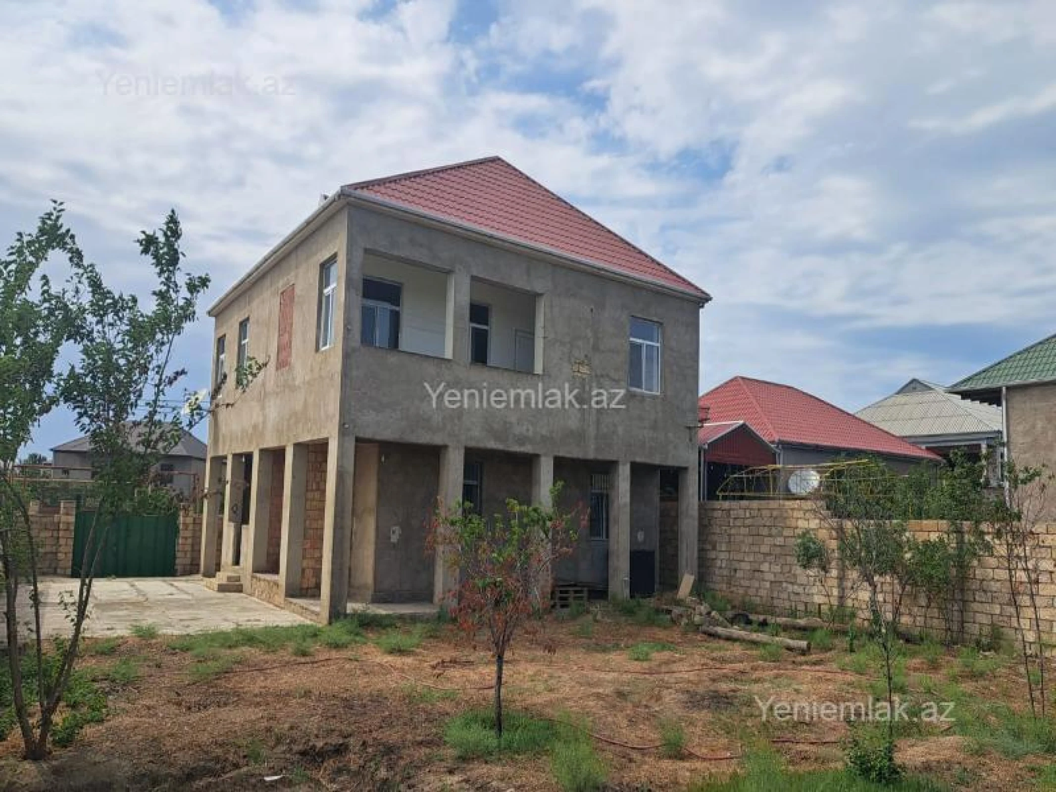 Satılır 6 otaqlı həyət evi 300 m²