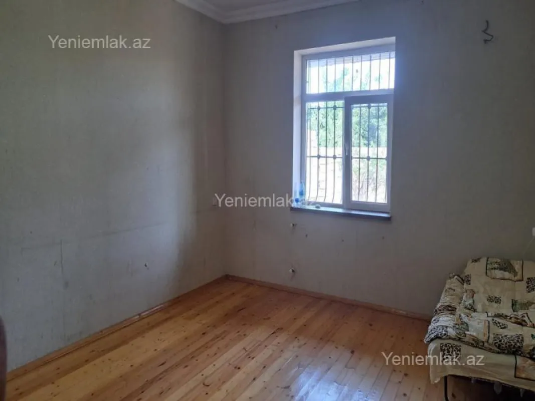 Satılır 6 otaqlı həyət evi 300 m²