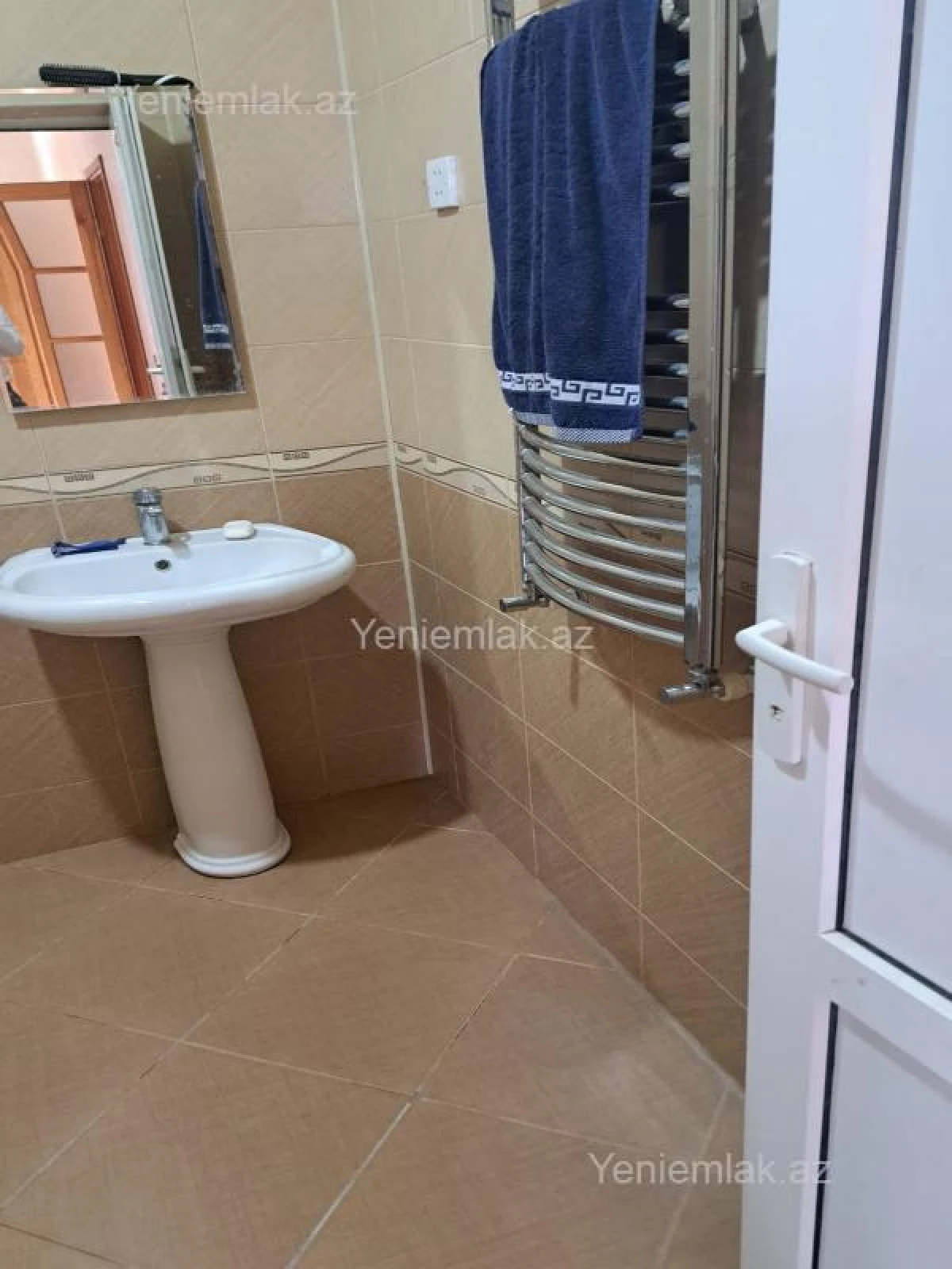 Satılır 6 otaqlı həyət evi 300 m²