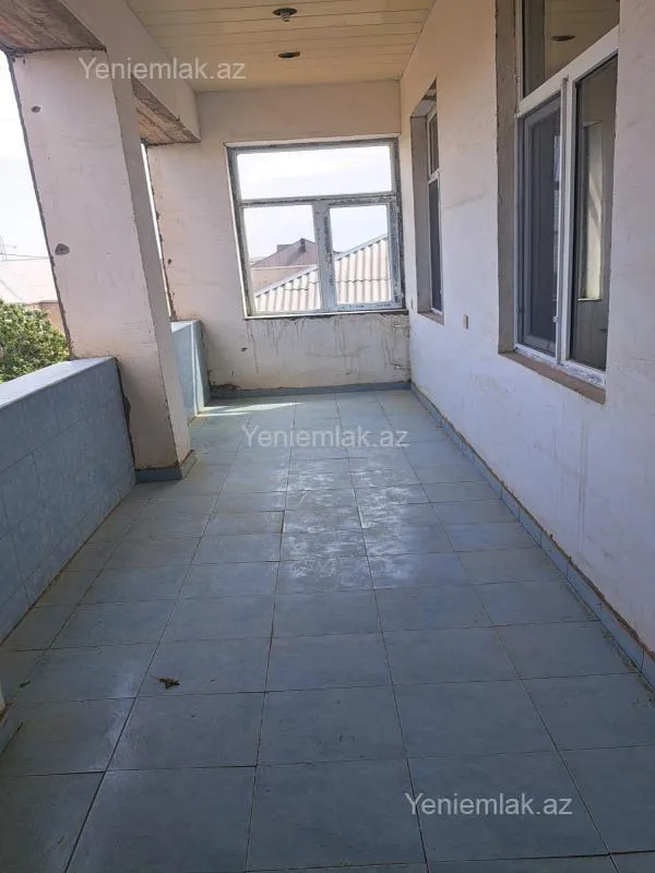 Satılır 6 otaqlı həyət evi 300 m²