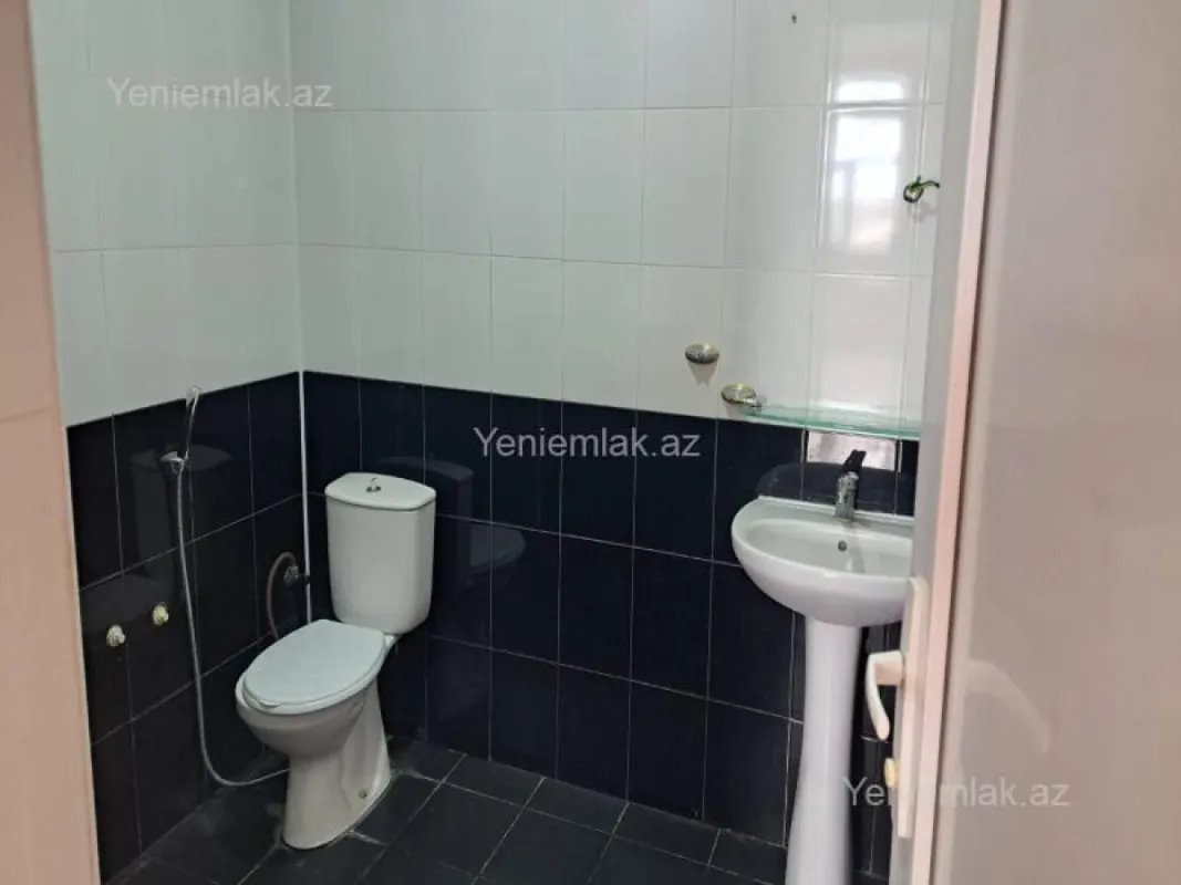 Satılır 6 otaqlı həyət evi 300 m²