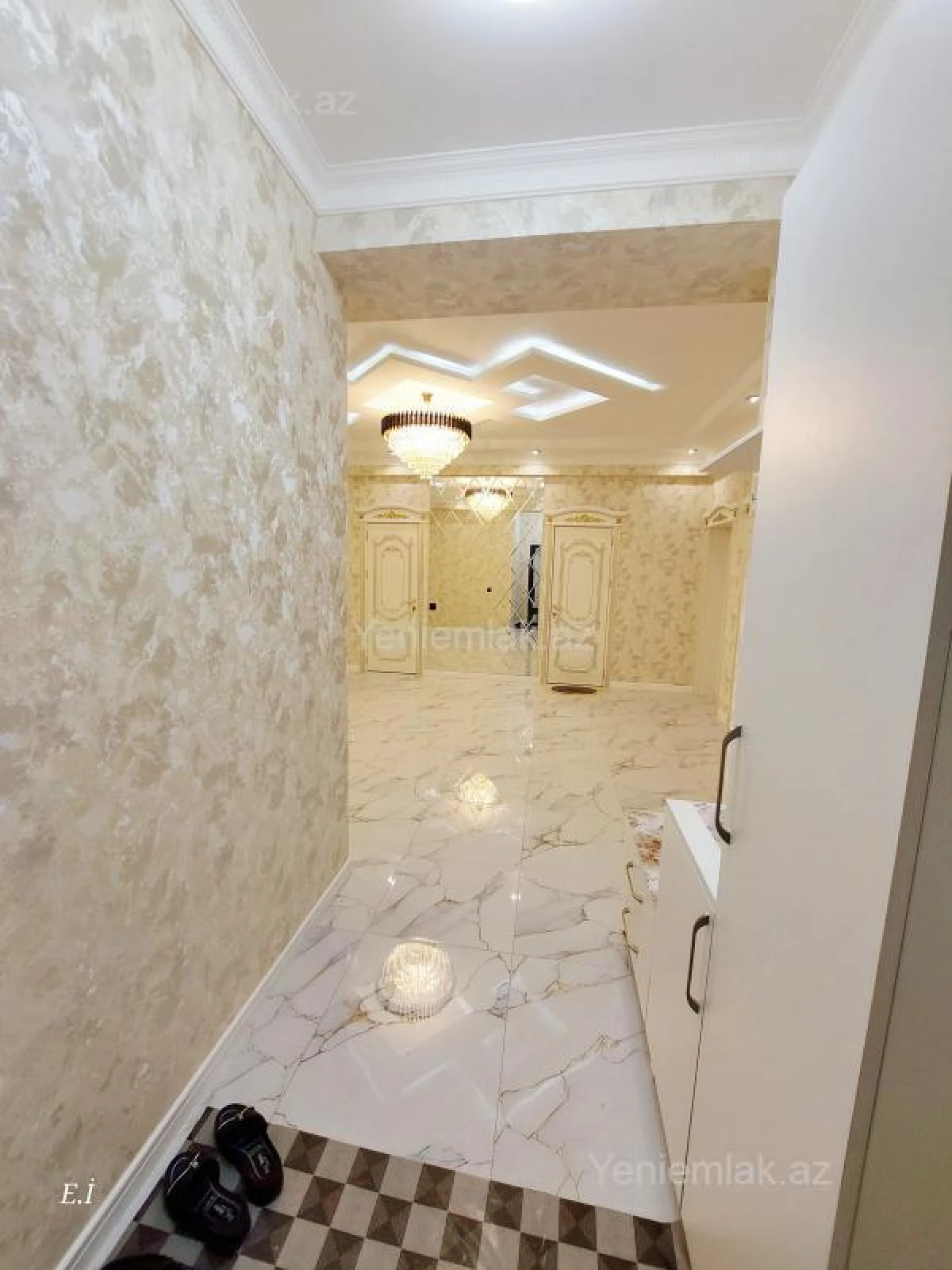 Satılır 3 otaqlı yeni tikili 132 m²