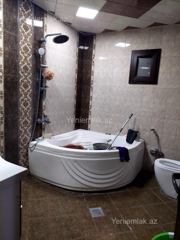 Satılır 7 otaqlı həyət evi 340 m²