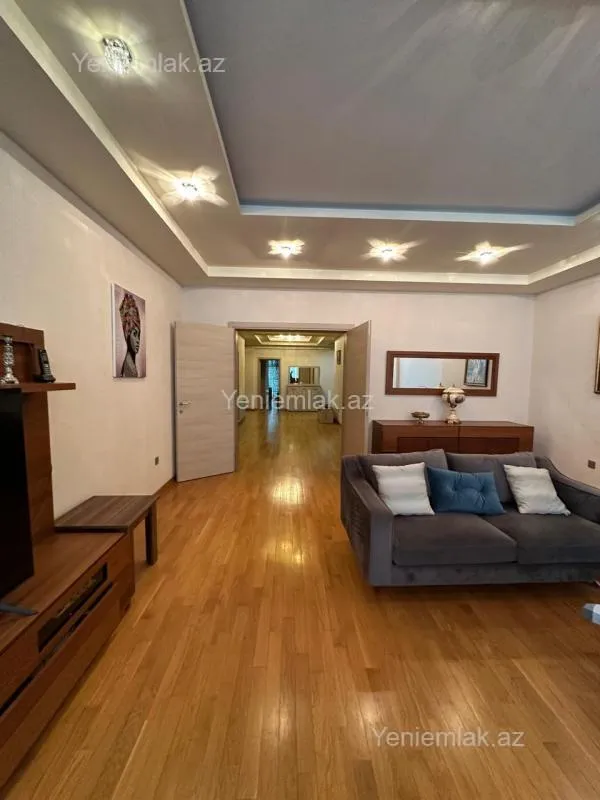 Satılır 4 otaqlı yeni tikili 190 m²