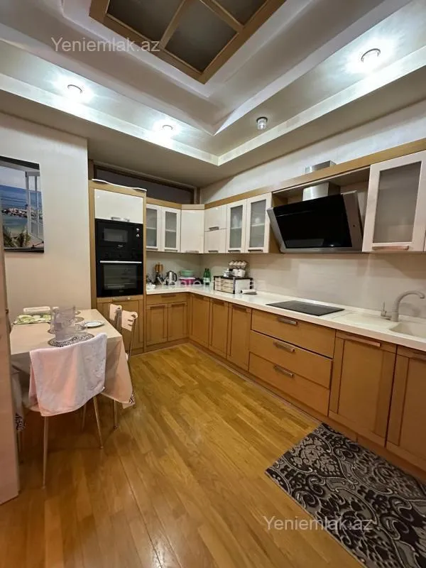 Satılır 4 otaqlı yeni tikili 190 m²